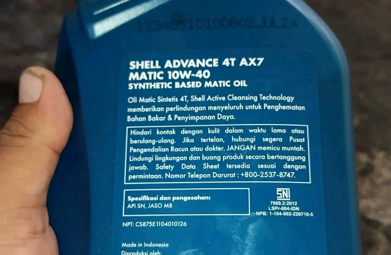 Cek label pada oli